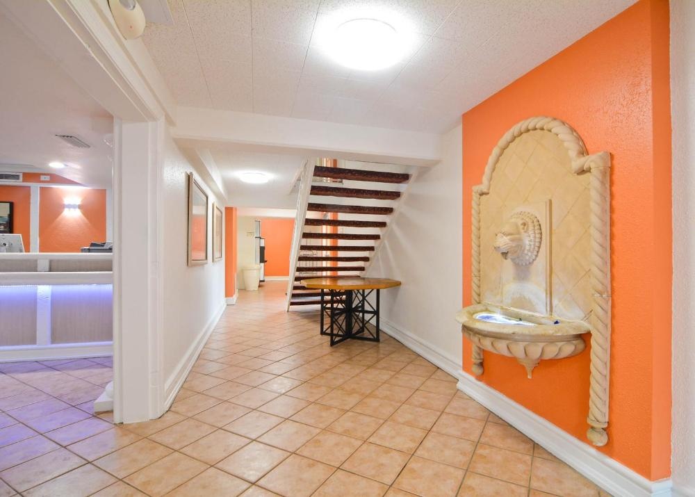 Relax Inn West Medical Center