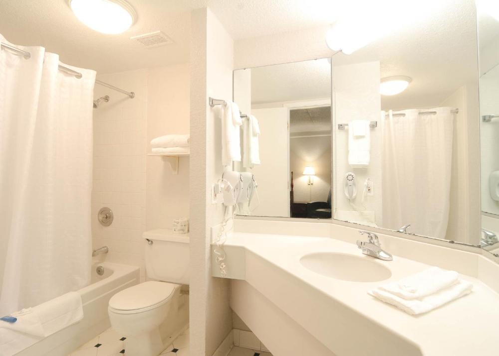 Relax Inn West Medical Center